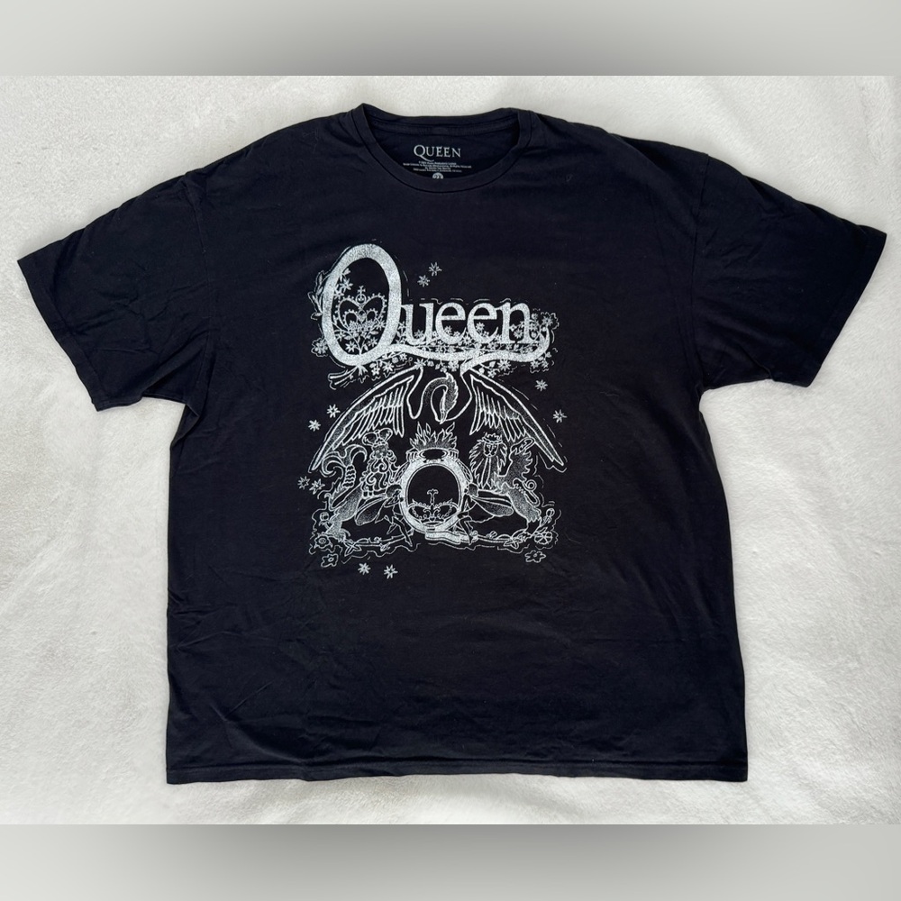 Queen Black and White Graphic Tee, Size 2X - Picture 4 of 8